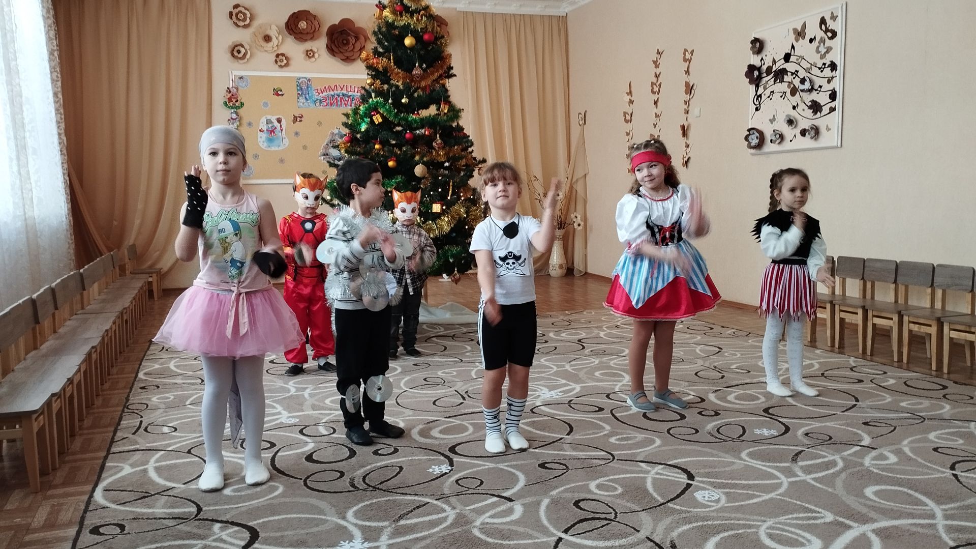 Музыкальная игра  Снег руками нагребаем смотреть онлайн