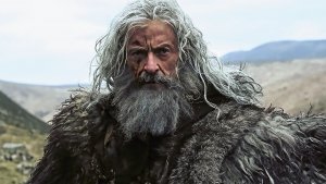 РОСОМАХА ХЬЮ ДЖЕКМАН СНОВА В ДЕЛЕ! ТРЕЙЛЕР ФИЛЬМА 2026 "СМЕРТЬ РОБИНА ГУДА"