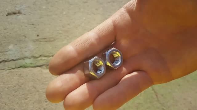 СДЕЛАЙ И СЕБЕ ТАКОЕ ЖЕ ПРОСТЕЙШЕЕ ПРИСПОСОБЛЕНИЕ ИЗ ДВУХ ГАЕК смотреть онлайн