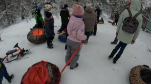 Катаемся с горки на ватрушке