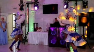 Роза вянет без мороза.