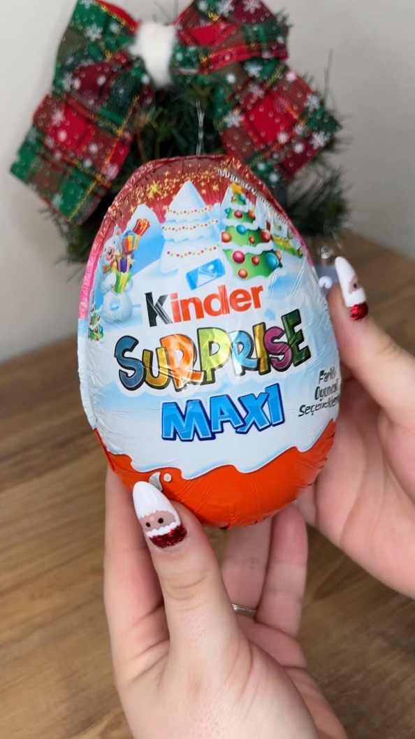 РАСПАКОВКА ГИГАНТСКОГО КИНДЕР СЮРПРИЗА смотреть онлайн