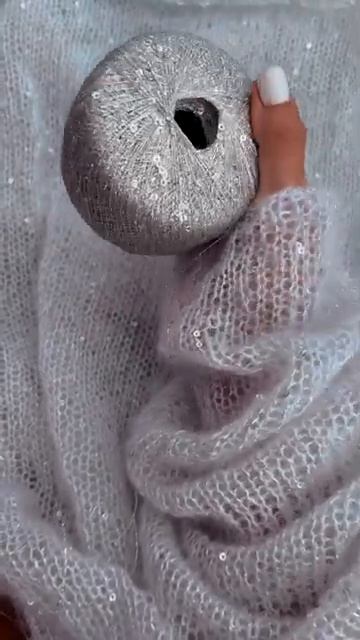 Паутинка из белого мохера с таким красивым компаньоном в виде пайеток на люрексе 😍🔥✨