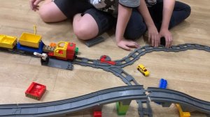 внуки собрали , классную железную дорогу.