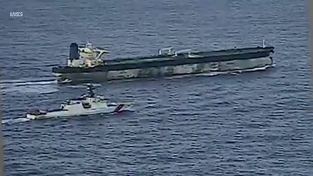 Кадры преследования и захвата танкера "Маринера" военными США смотреть онлайн