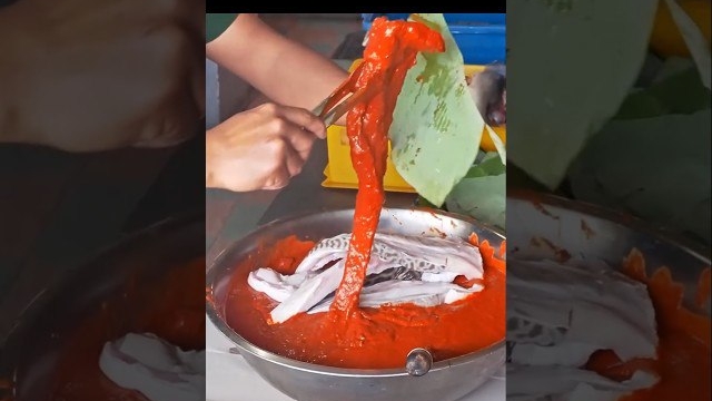 рыба в банановых листьях на гриле