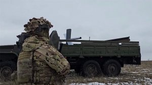 В зоне СВО разведка выслеживает перемещение вражеской техники и находит арсеналы.