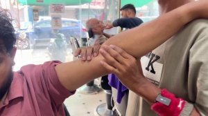 Традиционный индийский массаж головы парикмахером ASMR | Уличная атмосфера |