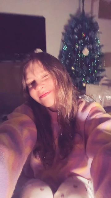 Заметила, что часто сейчас стали снимать видео с фильтрами как в 2016, вещами и тд. 2 сезон 2016? смотреть онлайн