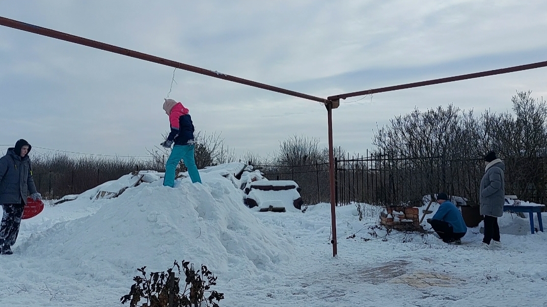 МНОГО СОСУЛЕК // НЕ БОЛЬШАЯ УБОРКА // ОТДЫХАЕМ В САДУ 🔥 ВКУСНЫЙ УЖИН // ФИЛЬМ НА ВЕЧЕР
