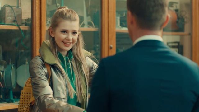 СашаТаня. Катя дала взятку преподавателю на экзамене купив для его сына игрушку робота смотреть онлайн