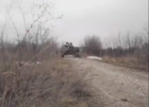 🔴(Архив). Ополченцы при поддержке «Т-64БВ» размотали две «БМП-2» ВСУ🔴