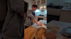 жарим пирожки