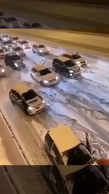 Захватывающий репортаж с зимней гонки Формула-1 , вероятнее всего из Эстонии. смотреть онлайн