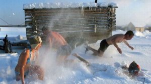 После бани дружно в снег