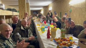 Вот так братишки отмечали Новый год.. С Красавицей с позывным Солнышко.