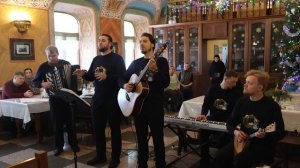 "В темную нiчку"