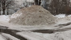 Опасные вещества накапливаются в сугробах и угрожают здоровью людей в Санкт-Петербурге