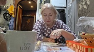 МУКБАНГ МАКАРОШКИ С ПОДЛИВОЙ И ЖАРЕНОЙ КОЛБАСОЙ!ОПЯТЬ ЧИСТИЛА СНЕГ И КОЛОЛА ЛЕД!