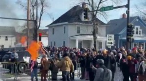 В США начались массовые протесты после того, как агент миграционной службы застрелил женщину.