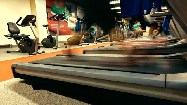 СашаТаня. Саша ошибочно подумал, что фитнес тренер пристает к Тане и позвал Гену разобраться с ним смотреть онлайн