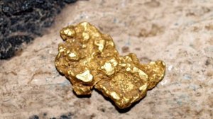 Нашёл самородное Золото в реке!