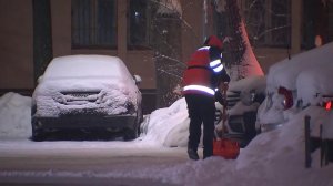 Мощные снегопады обрушились сразу на нескольких российских регионов.