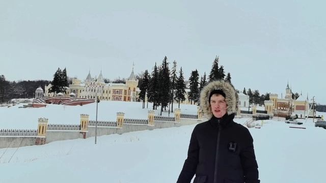 Прогулка рядом с красивейшим замком. смотреть онлайн