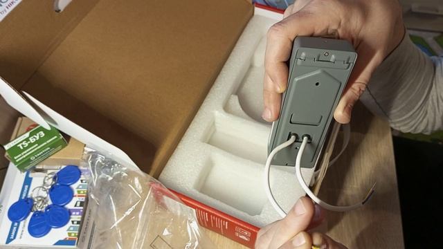 Hikvision HiWatch DS-D100K - обзор комплекта аналогового видеодомофона смотреть онлайн