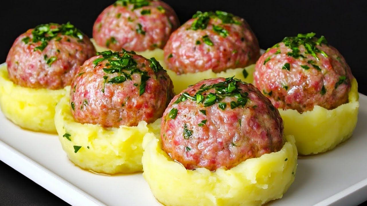 Картошка с фаршем по рецепту деревенской бабушки! Что приготовить из фарша и картошки? смотреть онлайн