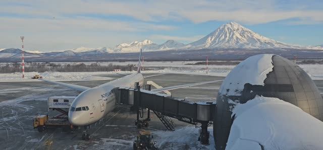 Аэропорт Петропаловск Камчатский смотреть онлайн