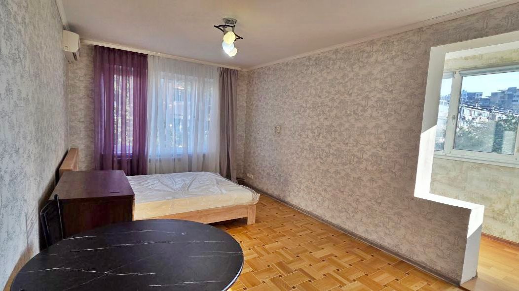 Обзор 1- комнатной квартиры в аредну в Ялте, ул. Свердлова смотреть онлайн