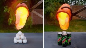 Расплавленное стекло против различных предметов. Залипательное видео