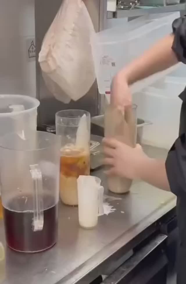 Китаянка готовит чай без перчаток или Техника приготовления чая, которая не оставит вас равнодушным