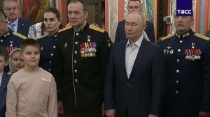 Президент России Владимир Путин на рождественской службе в одном из храмов Подмосковья