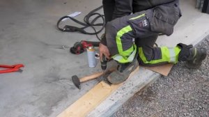 Ремонтирую свой грузовик для разбрасывания гравия и перегоняю машину-донор