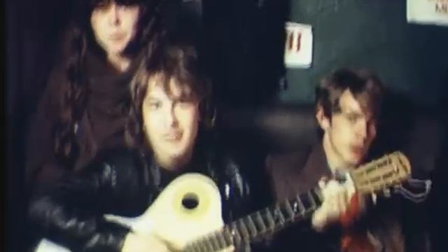 Александр Башлачёв и Виктор Цой с друзьями поют в котельной Камчатка