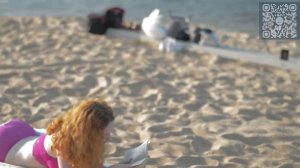 Девушка загорает.Эротика