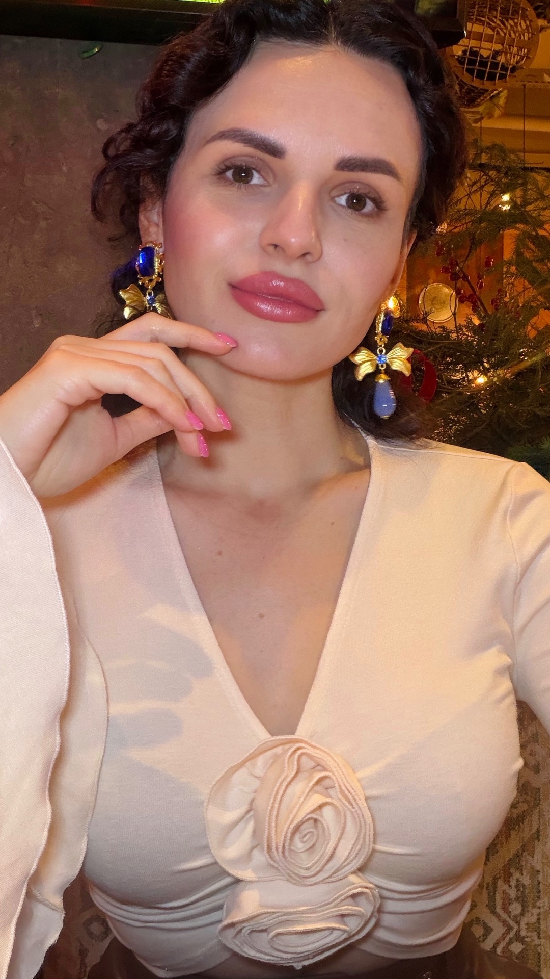 С Праздником! 🤍 Я себе желаю чувствовать радость жизни: уныние - грех😉 смотреть онлайн