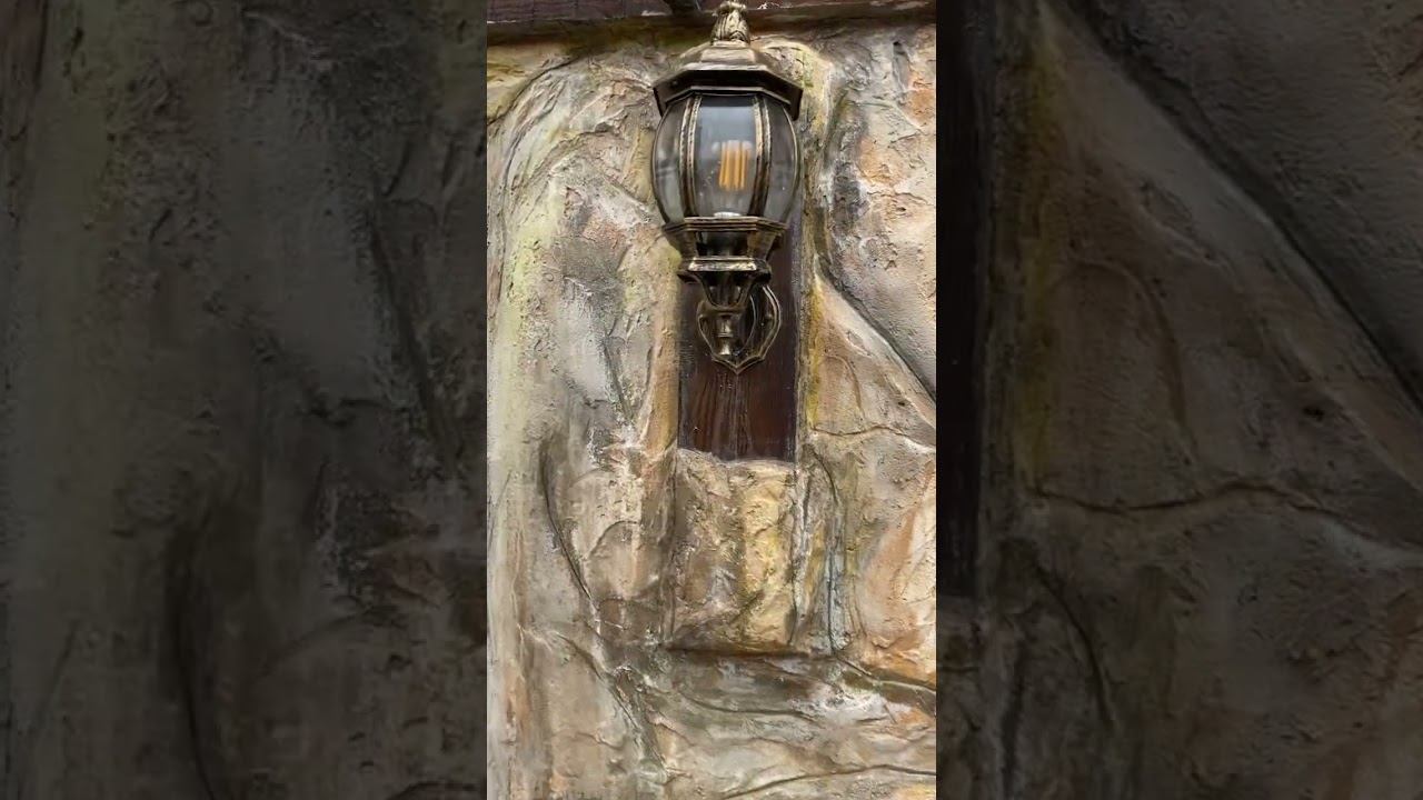 Скала на фасаде. Как сделать уличные розетки?