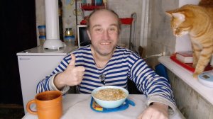 завтрак с Рыжулей. он очень любит красотничать. мукбанг. обжор. еда на камеру. диета. шизофрения.