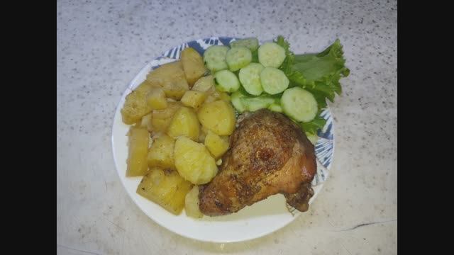 Куриные бёдрышки запеченые с картофелем в духовке смотреть онлайн