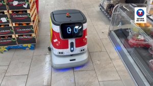 Робот-уборщик в магазине. До чего дошел прогресс!