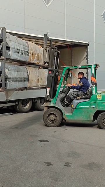 Грузим железяки в фуру