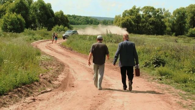 Братья по обмену. Банда на джипе гонятся за девушкой и ее парнем. На помощь пришел Лобан смотреть онлайн