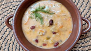 Суп капустный с фасолью и сыром. Суп с гладкой кремовой текстурой.