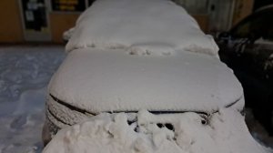 Машины не могут выехать из дворов, аэропорты закрыты. Стихийные снегопады не утихают в Европе