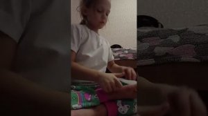 распаковываем подарок на новый год от родителей