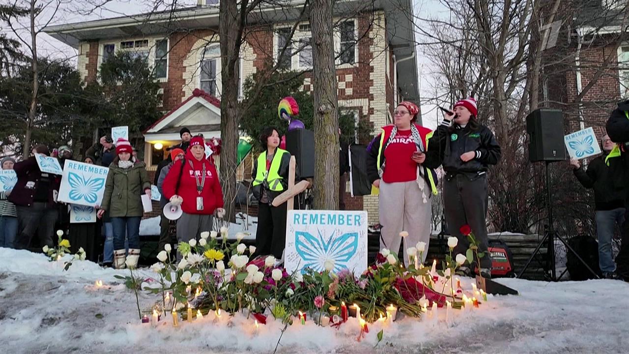 В США проходят многотысячные протесты после убийства женщины сотрудником миграционной службы. смотреть онлайн