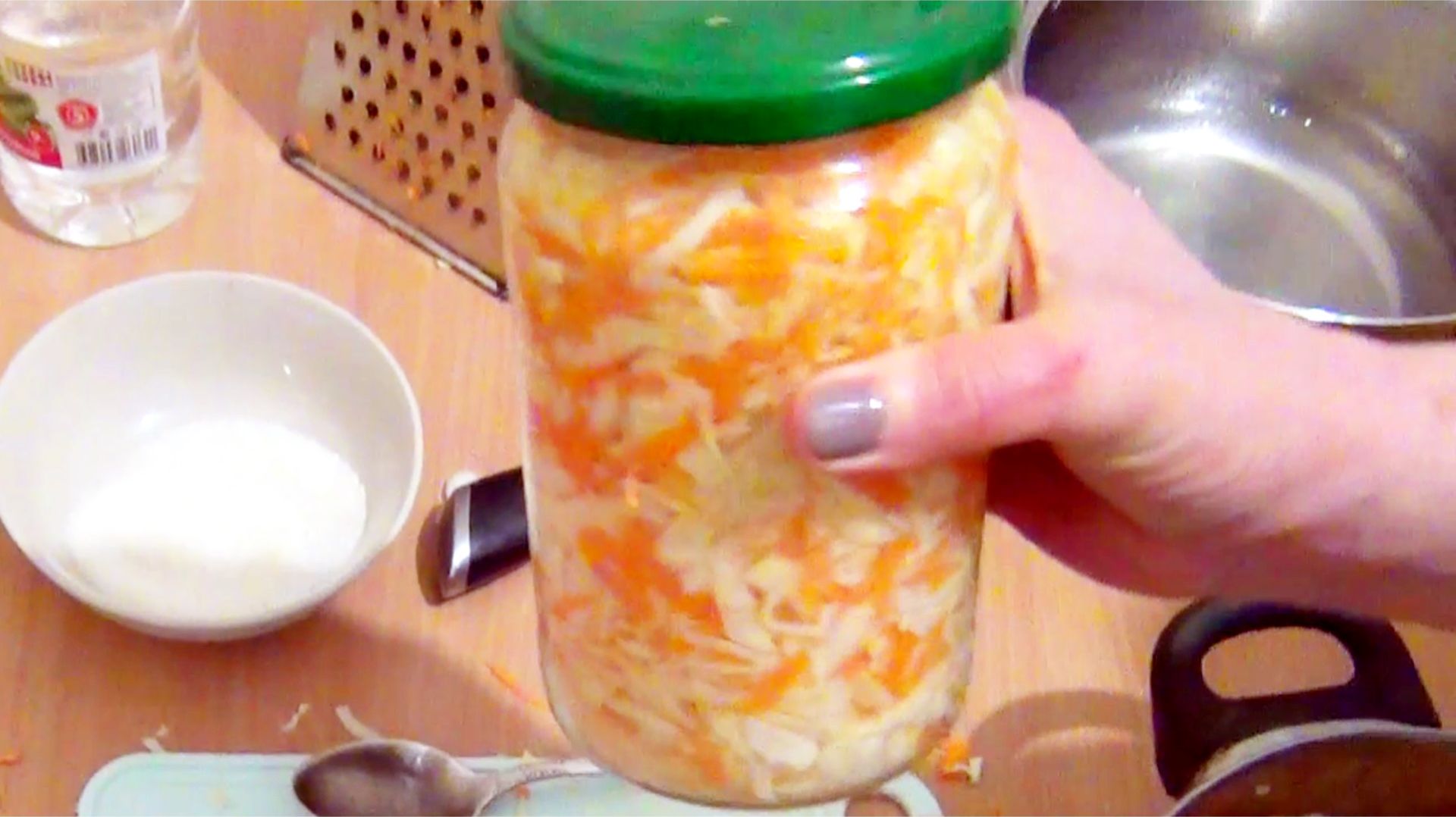 Быстрая хрустящая маринованная капуста - рецепт смотреть онлайн